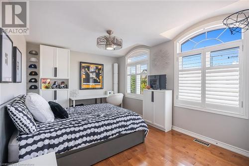 3246 Sharp Road, Burlington, ON - Indoor Photo Showing Bedroom