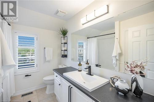 3246 Sharp Road, Burlington, ON - Indoor Photo Showing Bathroom