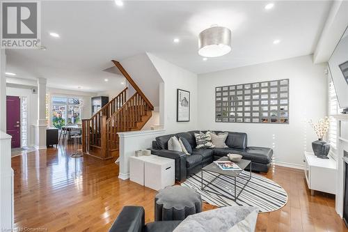 3246 Sharp Road, Burlington, ON - Indoor Photo Showing Living Room