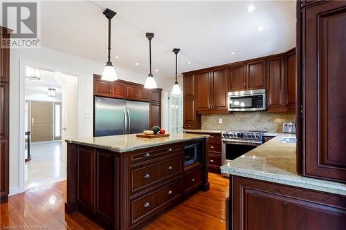 1092 Havendale Boulevard, Burlington, ON - Indoor Photo Showing Kitchen With Upgraded Kitchen