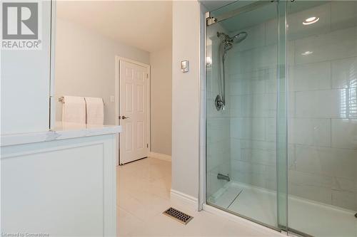 1092 Havendale Boulevard, Burlington, ON - Indoor Photo Showing Bathroom