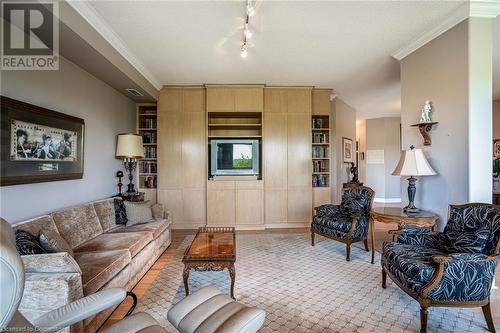 1770 Main Street W Unit# 704, Hamilton, ON - Indoor Photo Showing Living Room