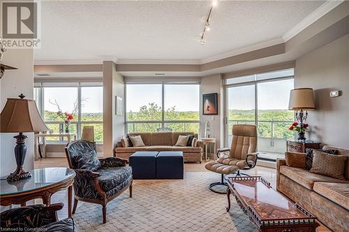 1770 Main Street W Unit# 704, Hamilton, ON - Indoor Photo Showing Living Room