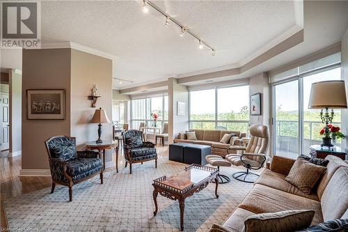 1770 Main Street W Unit# 704, Hamilton, ON - Indoor Photo Showing Living Room