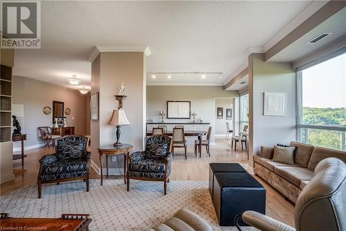 1770 Main Street W Unit# 704, Hamilton, ON - Indoor Photo Showing Living Room