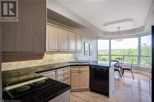 1770 Main Street W Unit# 704, Hamilton, ON - Indoor Photo Showing Kitchen