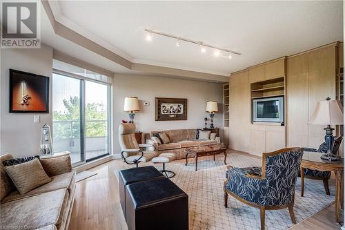 1770 Main Street W Unit# 704, Hamilton, ON - Indoor Photo Showing Living Room