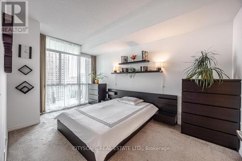 2006 - 220 Burnhamthorpe Road W, Mississauga, ON - Indoor Photo Showing Bedroom