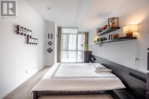 2006 - 220 Burnhamthorpe Road W, Mississauga, ON - Indoor Photo Showing Bedroom