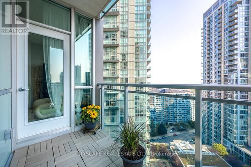 2006 - 220 Burnhamthorpe Road W, Mississauga (City Centre), ON -  With Balcony