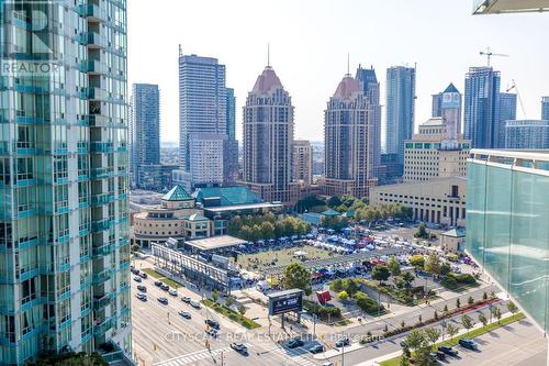 2006 - 220 Burnhamthorpe Road W, Mississauga (City Centre), ON - Outdoor