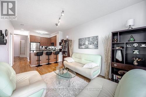 2006 - 220 Burnhamthorpe Road W, Mississauga (City Centre), ON - Indoor Photo Showing Living Room