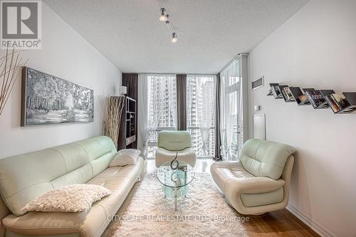 2006 - 220 Burnhamthorpe Road W, Mississauga, ON - Indoor Photo Showing Living Room