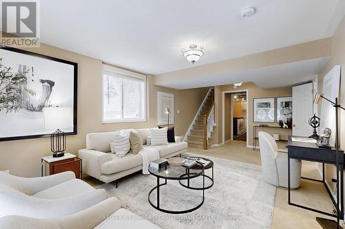 827 Greystone Court, Oshawa (Pinecrest), ON - Indoor Photo Showing Living Room