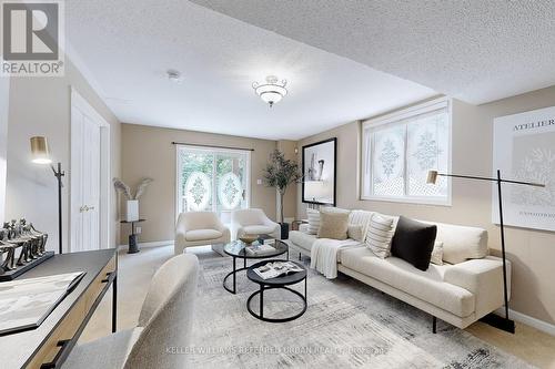 827 Greystone Court, Oshawa (Pinecrest), ON - Indoor Photo Showing Living Room