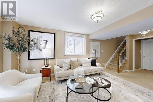 827 Greystone Court, Oshawa (Pinecrest), ON - Indoor Photo Showing Living Room