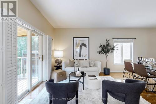 827 Greystone Court, Oshawa (Pinecrest), ON - Indoor Photo Showing Living Room