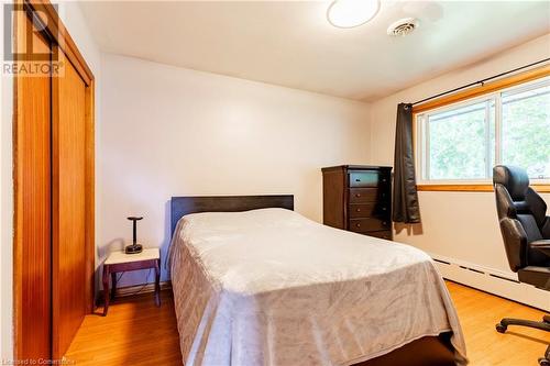 11 Ridge Point Road, St. Catharines, ON - Indoor Photo Showing Bedroom