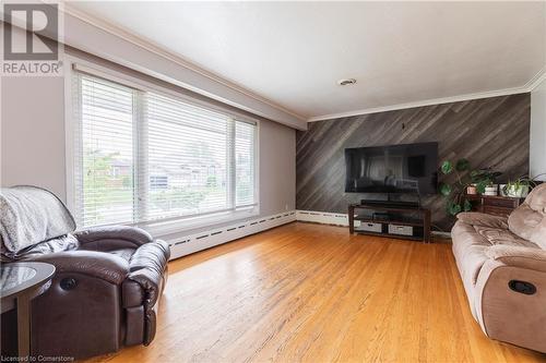 11 Ridge Point Road, St. Catharines, ON - Indoor Photo Showing Living Room