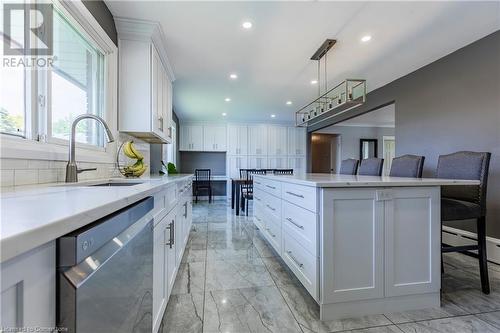 11 Ridge Point Road, St. Catharines, ON - Indoor Photo Showing Kitchen