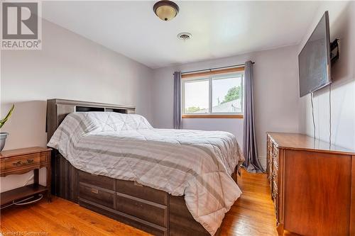 11 Ridge Point Road, St. Catharines, ON - Indoor Photo Showing Bedroom