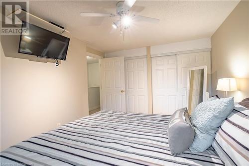 18 Barry Street Unit# 12, St. Catharines, ON - Indoor Photo Showing Bedroom