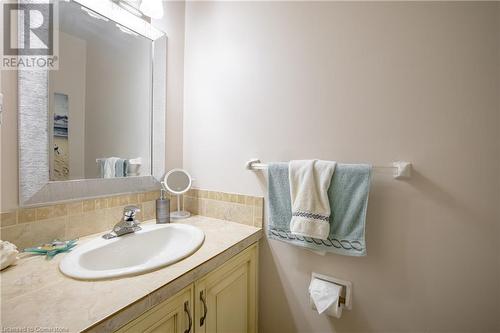 18 Barry Street Unit# 12, St. Catharines, ON - Indoor Photo Showing Bathroom