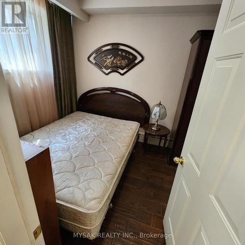 58 Garthdale Court, Toronto, ON - Indoor Photo Showing Bedroom