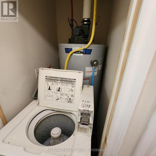 58 Garthdale Court, Toronto, ON - Indoor Photo Showing Laundry Room