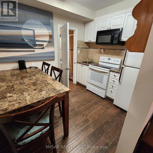 58 Garthdale Court, Toronto, ON - Indoor Photo Showing Kitchen