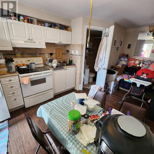 58 Garthdale Court, Toronto, ON - Indoor Photo Showing Kitchen