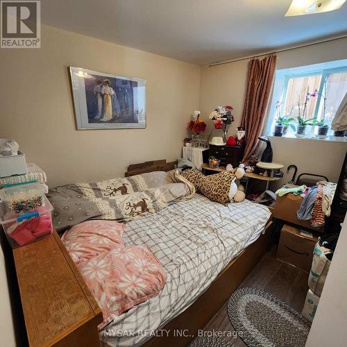 58 Garthdale Court, Toronto, ON - Indoor Photo Showing Bedroom