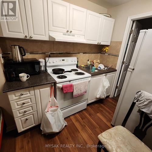 58 Garthdale Court, Toronto, ON - Indoor Photo Showing Kitchen