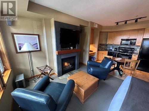 107 Village Centre Court Unit# 116, Vernon, BC - Indoor Photo Showing Living Room With Fireplace