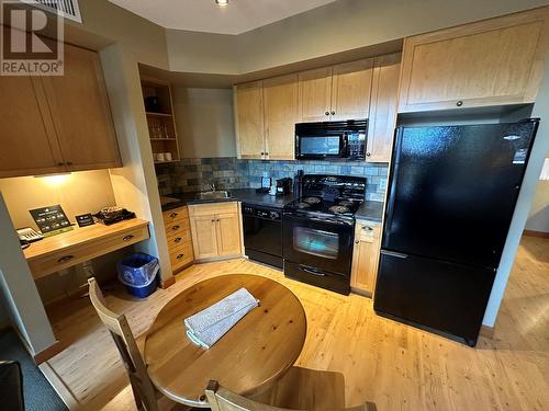 107 Village Centre Court Unit# 116, Vernon, BC - Indoor Photo Showing Kitchen