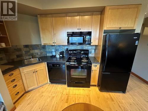 107 Village Centre Court Unit# 116, Vernon, BC - Indoor Photo Showing Kitchen