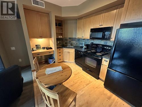 107 Village Centre Court Unit# 116, Vernon, BC - Indoor Photo Showing Kitchen