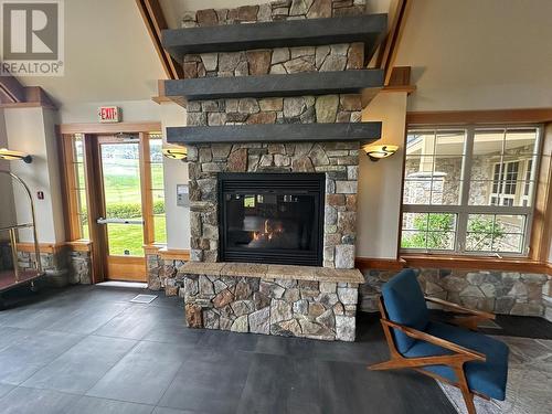 107 Village Centre Court Unit# 116, Vernon, BC - Indoor Photo Showing Living Room With Fireplace