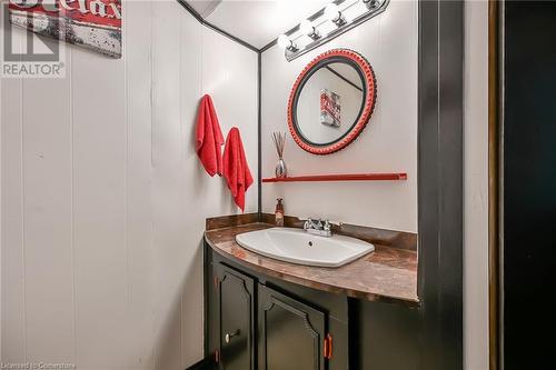 166 Rifle Range Road, Hamilton, ON - Indoor Photo Showing Bathroom