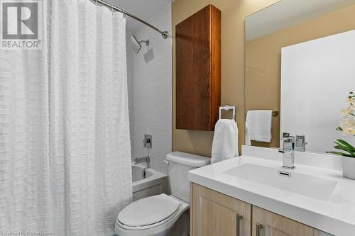 2087 Fairview Street Unit# 1304, Burlington, ON - Indoor Photo Showing Bathroom