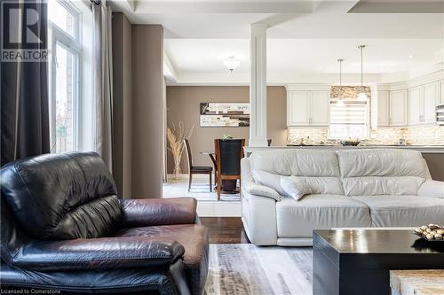 186 Millen Road, Hamilton, ON - Indoor Photo Showing Living Room