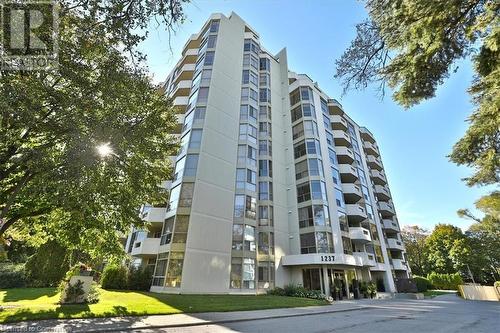 1237 North Shore Boulevard Unit# 404, Burlington, ON - Outdoor With Facade