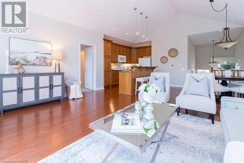 4400 Millcroft Park Drive Unit# 34, Burlington, ON - Indoor Photo Showing Living Room