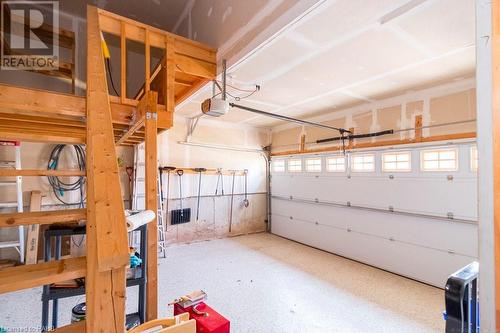 4400 Millcroft Park Drive Unit# 34, Burlington, ON - Indoor Photo Showing Garage