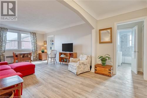 5 East 36Th Street Unit# 410B, Hamilton, ON - Indoor Photo Showing Living Room