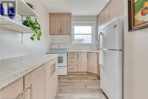 5 East 36Th Street Unit# 410B, Hamilton, ON - Indoor Photo Showing Kitchen