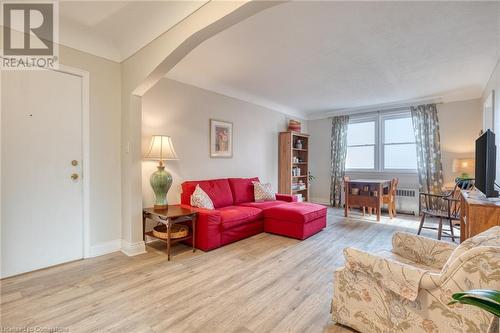 5 East 36Th Street Unit# 410B, Hamilton, ON - Indoor Photo Showing Living Room