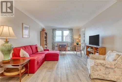 5 East 36Th Street Unit# 410B, Hamilton, ON - Indoor Photo Showing Living Room