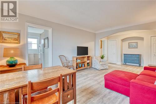 5 East 36Th Street Unit# 410B, Hamilton, ON - Indoor Photo Showing Living Room