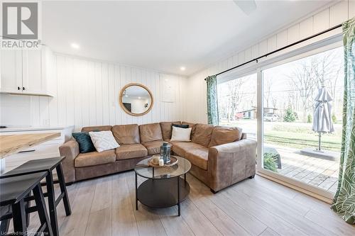 646 Wyldewood Road, Port Colborne, ON - Indoor Photo Showing Living Room